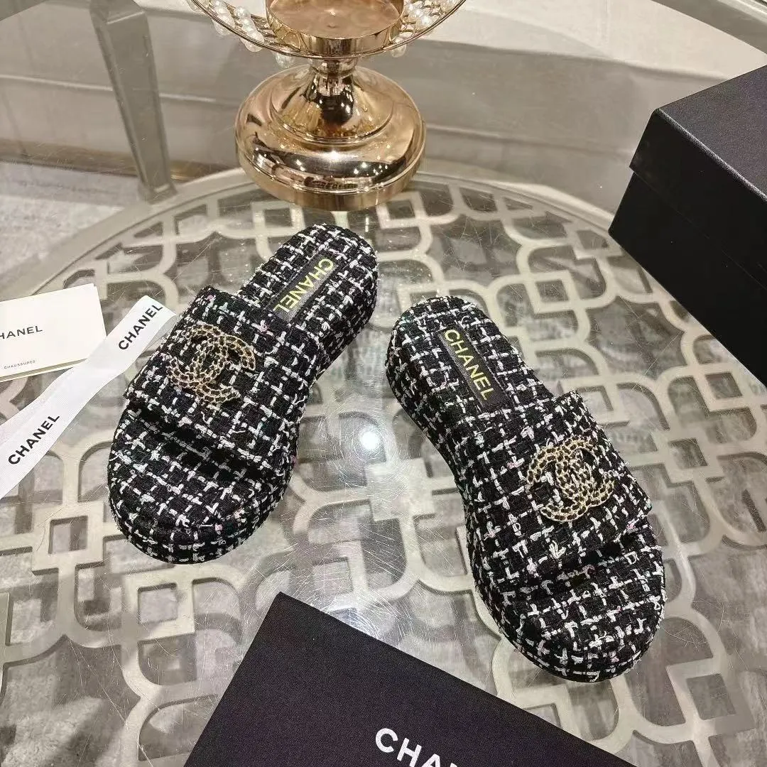 👟👟Ex-factory price 480👟👟 🎉Chanel Chanel 2025 Xiaoxiang C family thick-soled sandals series official website synchronization, classic and elegant, casual wear 🌹🌹🌹🌹Original logo ~ Made of imported sheepskin and C family custom fabrics, a variety of colors for the goddess to choose! ❤️❤️❤️❤️ Code number: 36~40 (35.41.42 customized, non-returnable) Color: 5 colors;